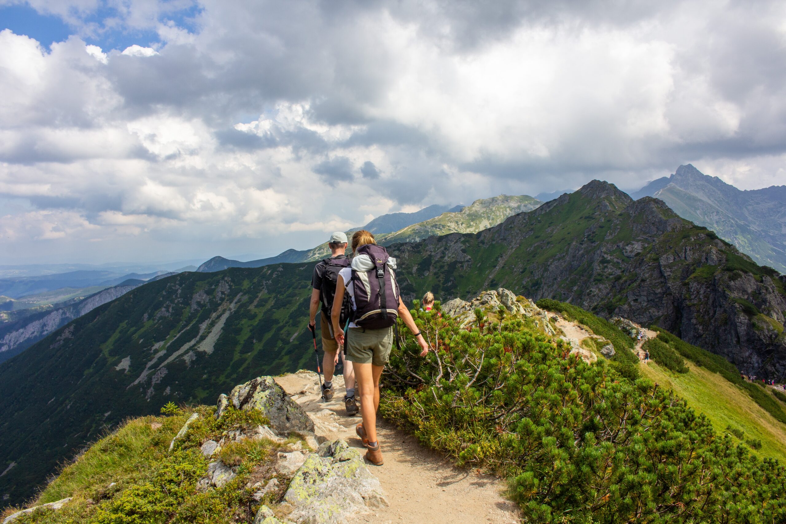 preparing for a hike with things to do before a hiking trip